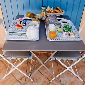 https://villa-louanne.fr-provencehotel.com